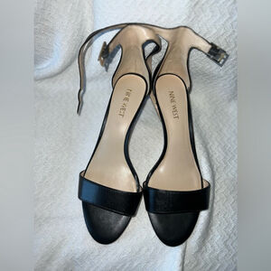 Gently Used Nine West size 6 1/2 M